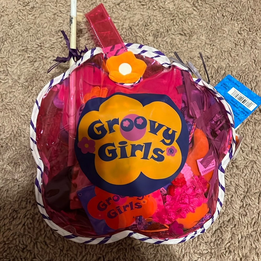 Manhattan Toys Groovy Girls Accessories and Suitcase, with matching purse